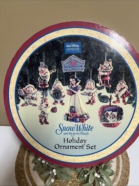 Disney/Jim Shore 9 pc Snow White & 7 Dwarfs Holiday Ornament Set